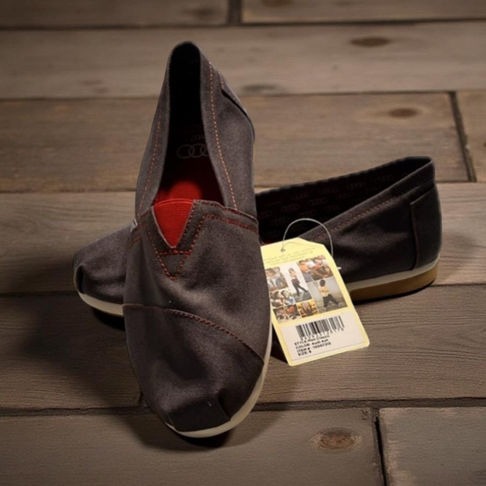 NWT Toms Men's Slip-On Loafers in Dark Brown with Red Insole Audi collab